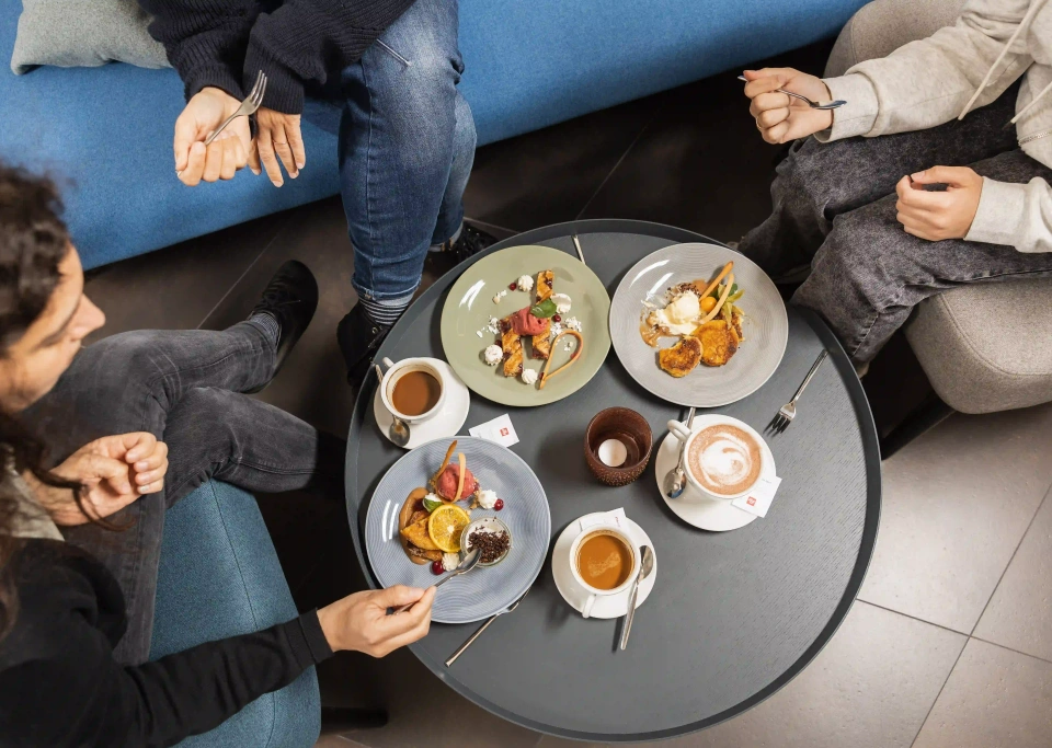 Zusammen mit Freunden im Restaurant Anna im Schloss Dresden